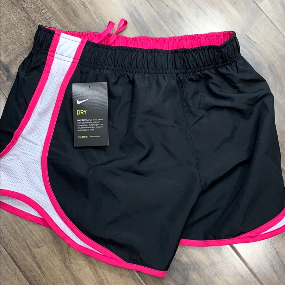 NIKE Women’s running shorts with Dri-Fit Technolog - Picture 8 of 16